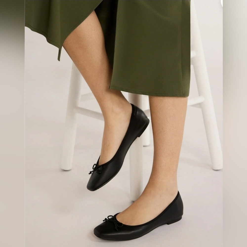 Classic Black Ballet Flats with Bow - Women's Shoes.  3